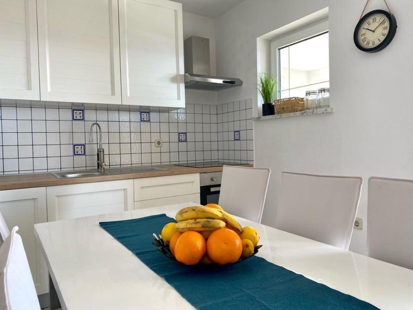 Villa Mihaela - Apartment Ika Цезарица Екстериор снимка